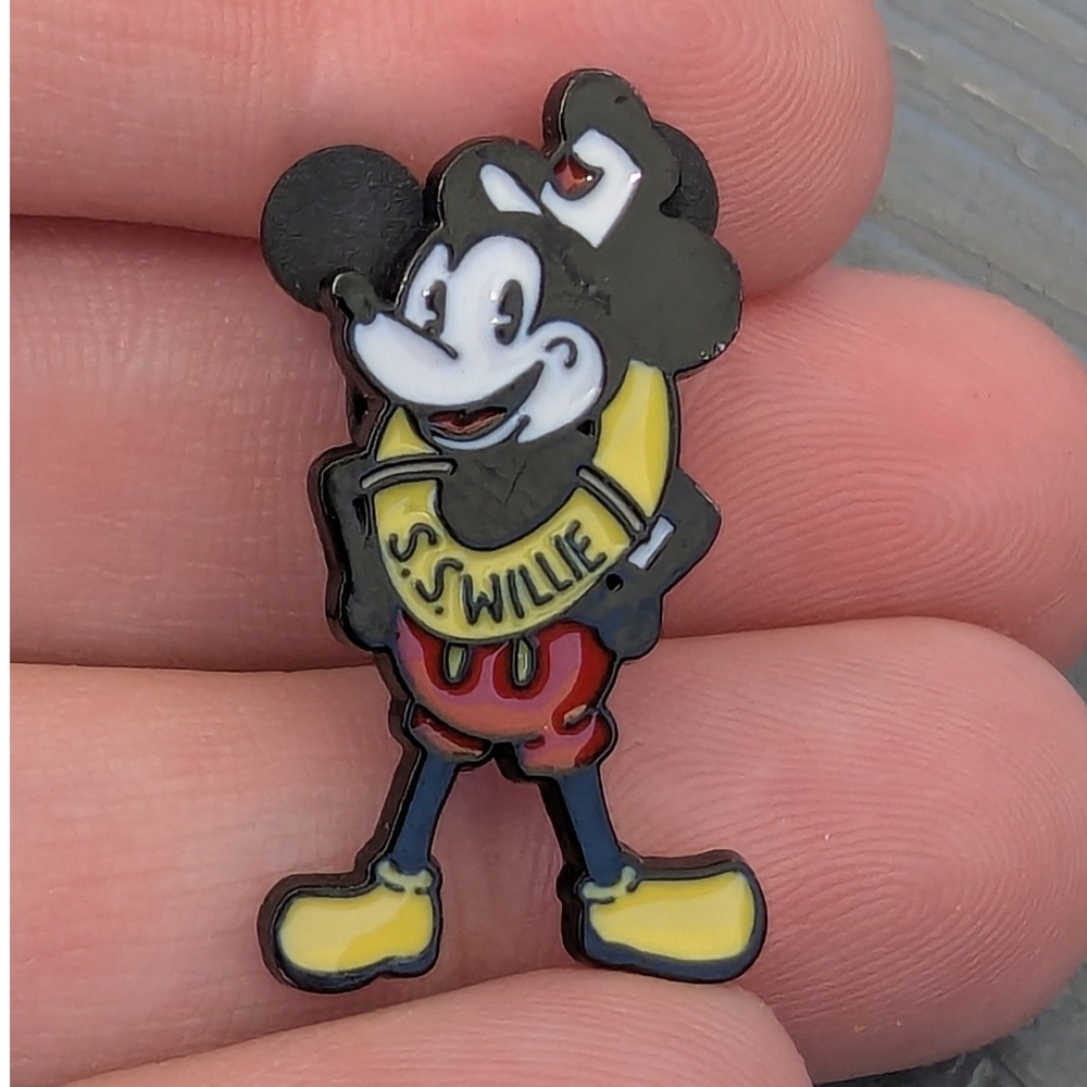Official Disney Pin Trading Steamboat Willie Mickey Mouse Enamel Pin Disneyana